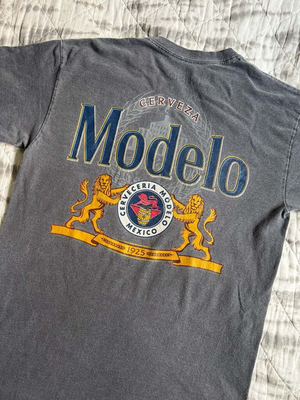 Modelo Cerveza Charcoal Graphic T-Shirt Men’s M